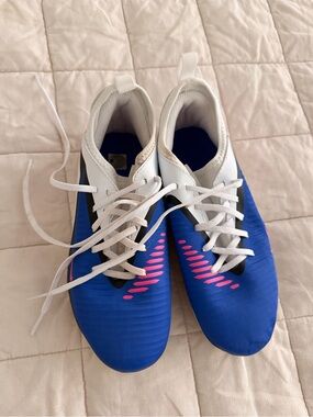 Nike - Size 4 - Junior Phantom 6 Low Academy Soccer Cleats Blue/White/Pink Blast